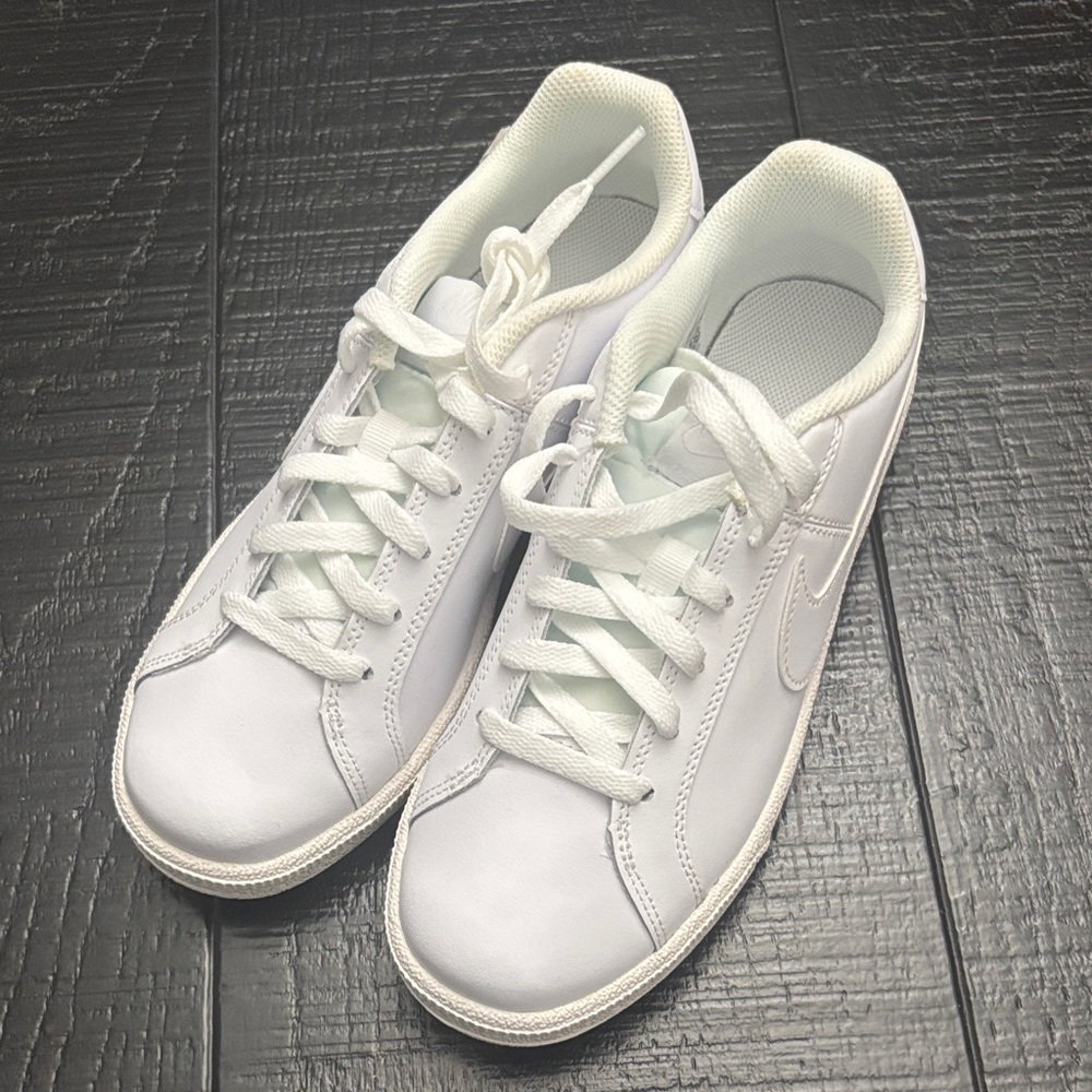 Nike Court Royale